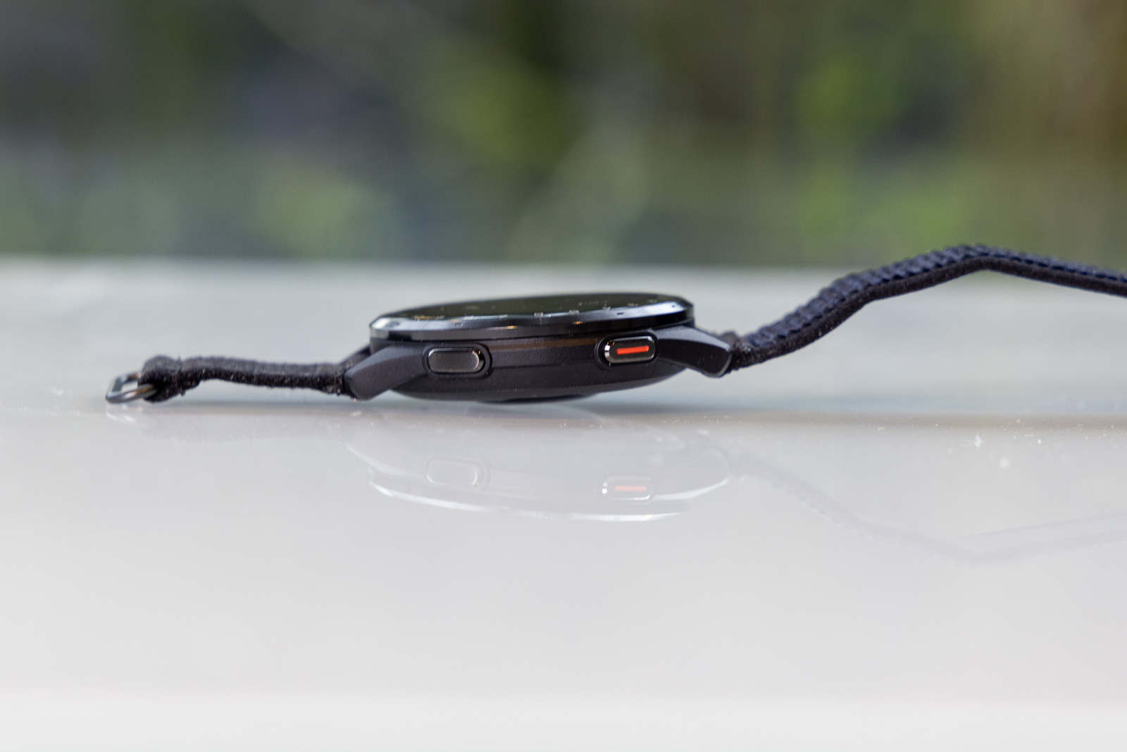 Garmin Approach S50 side profile.